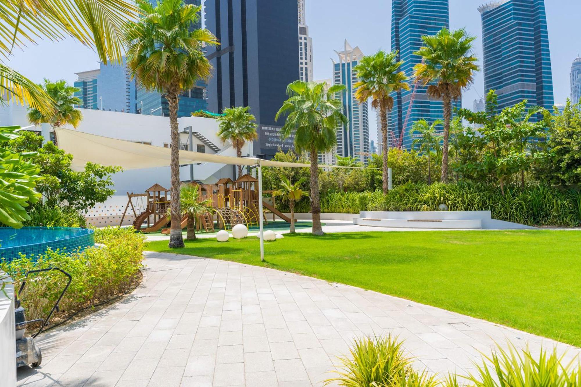 1 Bed Banyan Tree Jlt - Tropical Pool Oasis Apartment Dubai